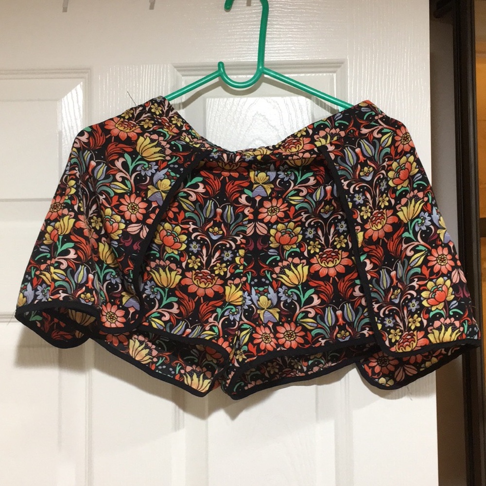 💐Forever 21 Floral Skorts